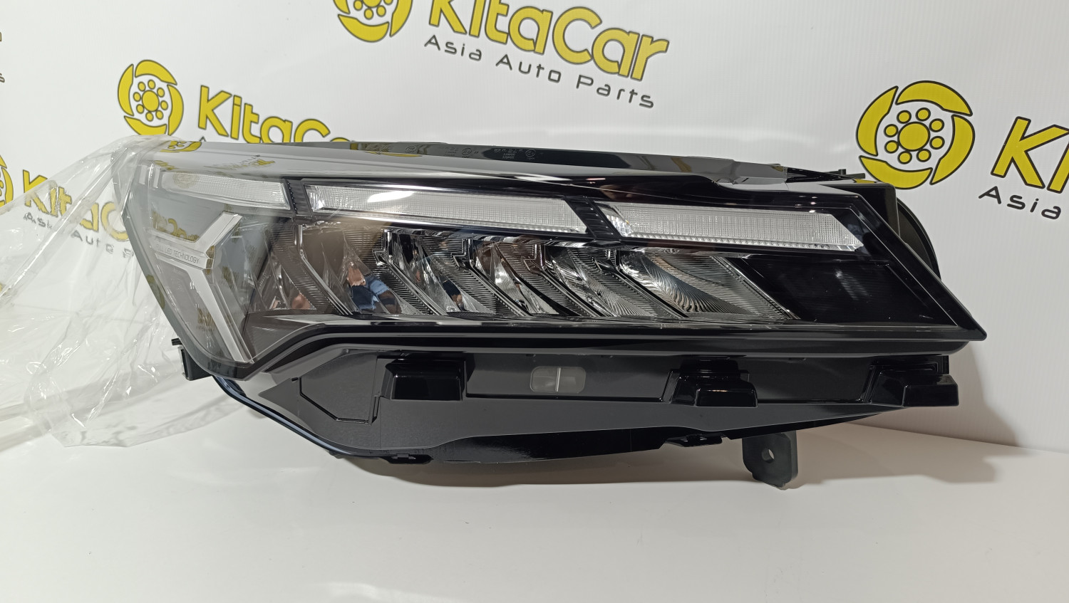 Фара передняя правая Geely Coolray SX11 A3 2023 НОВАЯ