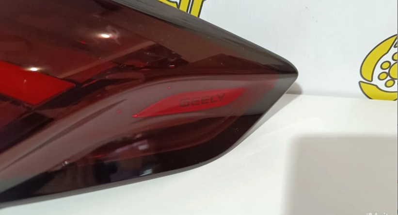 Задний правый наружный фонарь Atlas Pro новый