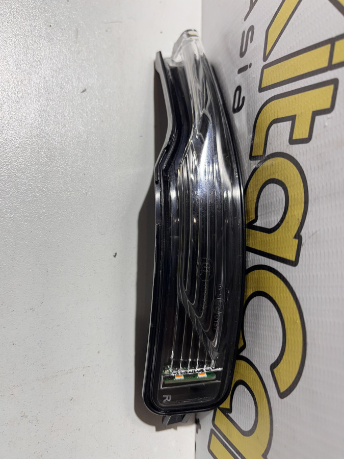 Повторитель правый в зеркало emgrand SS11 новый