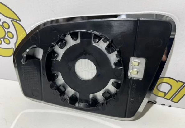 Зеркальный элемент правый livan X3pro НОВЫЙ