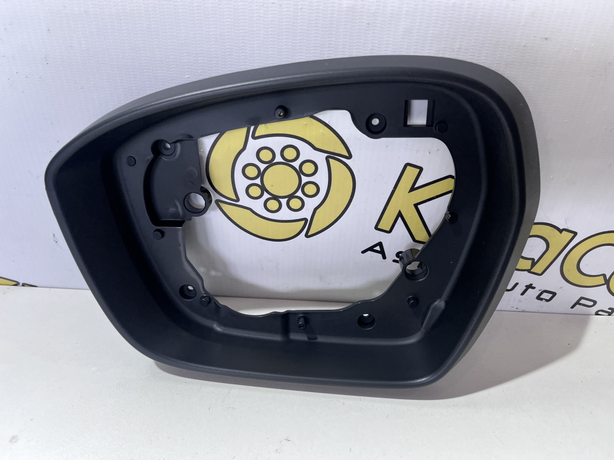 Рамка зеркала левая Geely Coolray новая