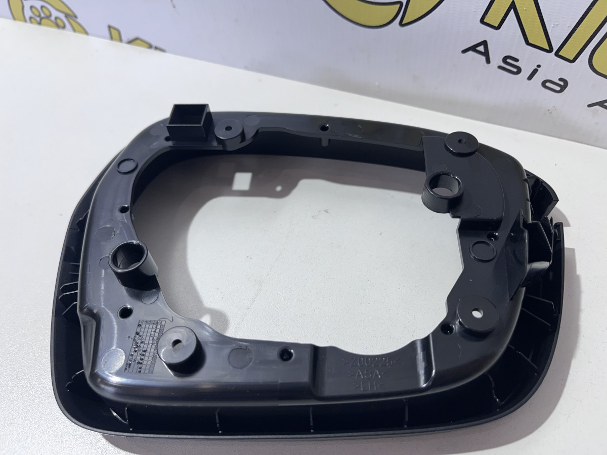 Рамка зеркала левая Geely Coolray новая